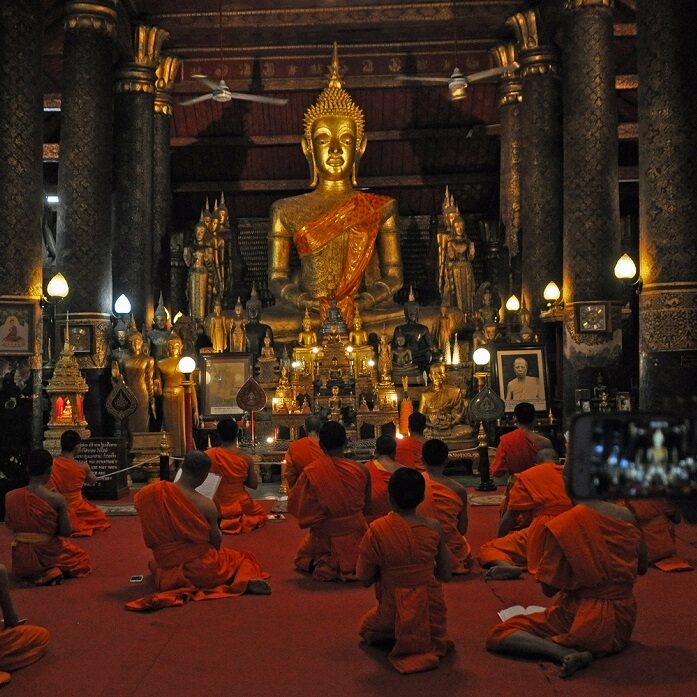 preghiera (luang prabang) - foto di andrea cassano