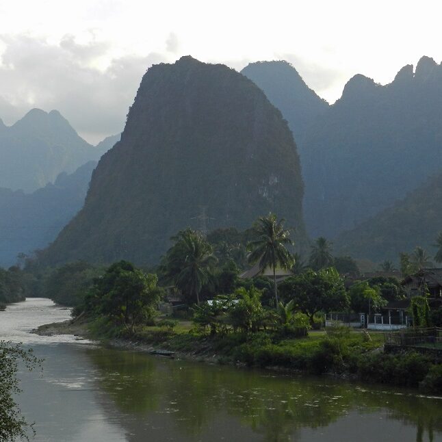 il mekong presso vang vieng - foto di andrea cassano