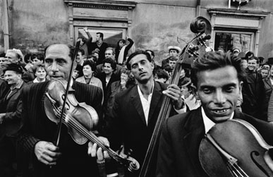 zingari - © Josef Koudelka, Moravia, 1966