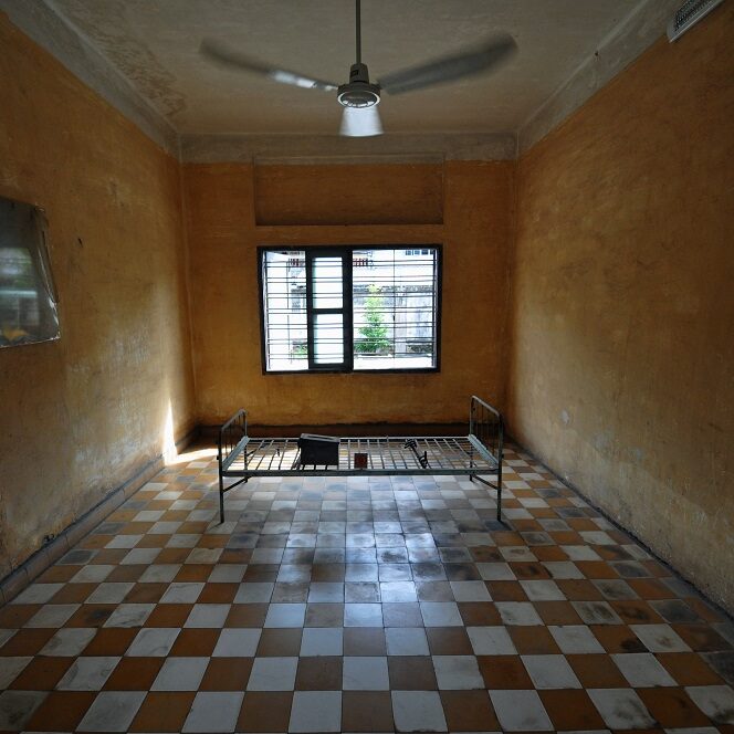 S-21 tuol sleng, cella delle torture - foto di andrea cassano